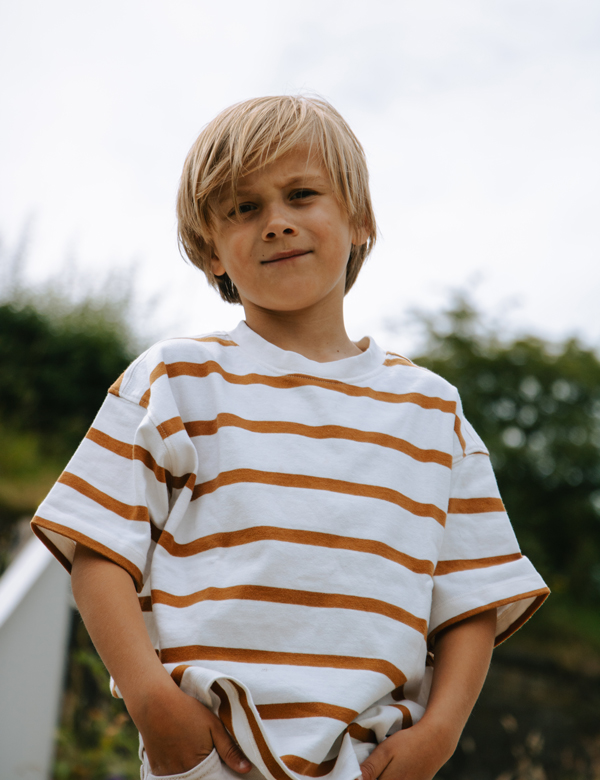 Kindermodel met blond haar Vik