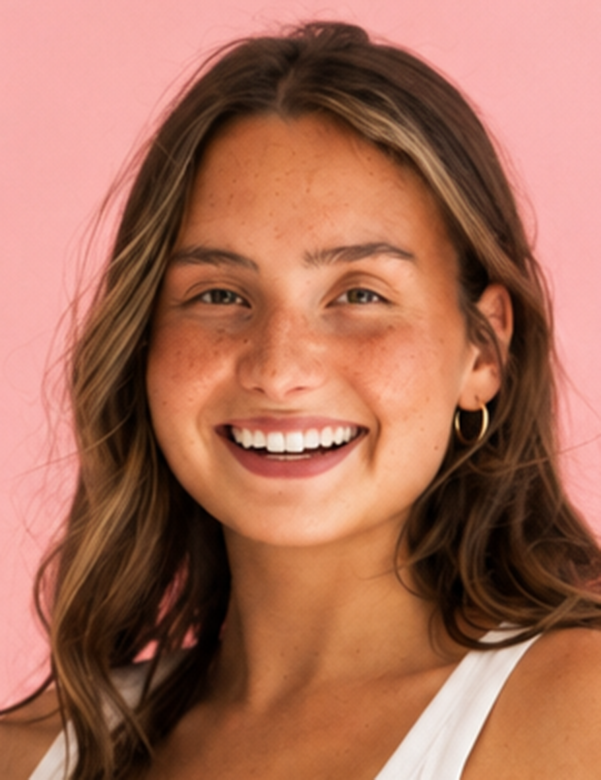 Vrouwelijk model met donkerblond haar boya.