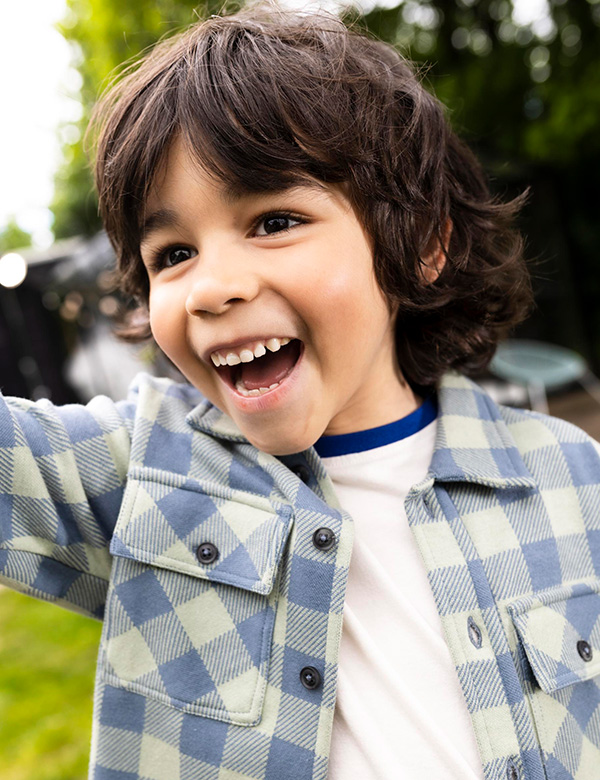 Kindermodel met bruin haar Xavier