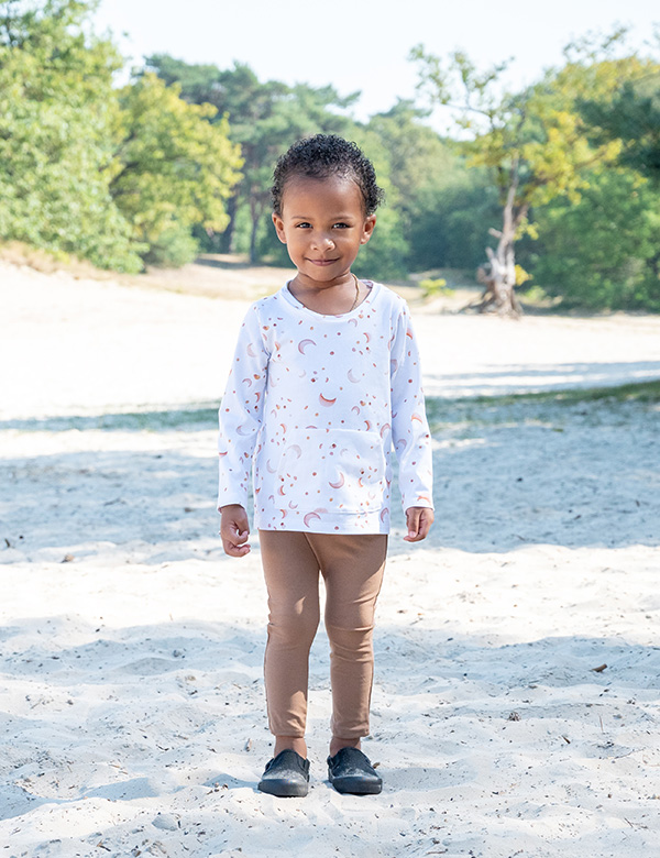 Kindermodel met zwart haar Xavior