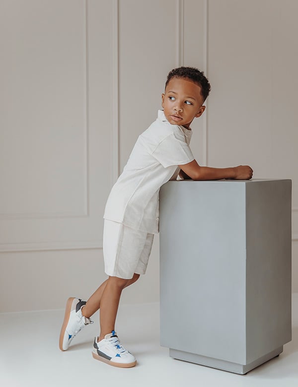 Kindermodel met zwart haar Xavior R.