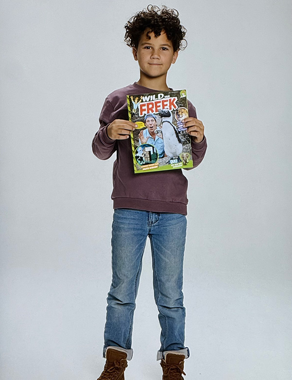 kindermodel met donkere krullen Xem