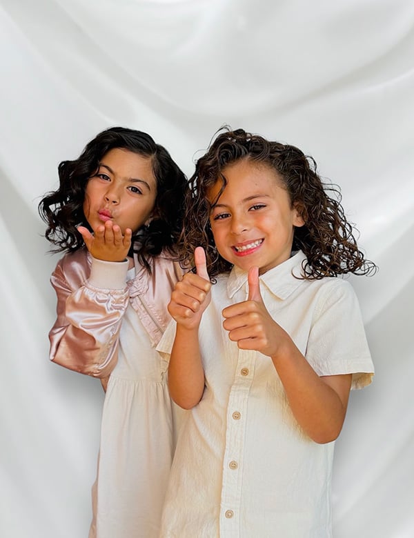Kindermodel met lang zwart haar Xioamarah