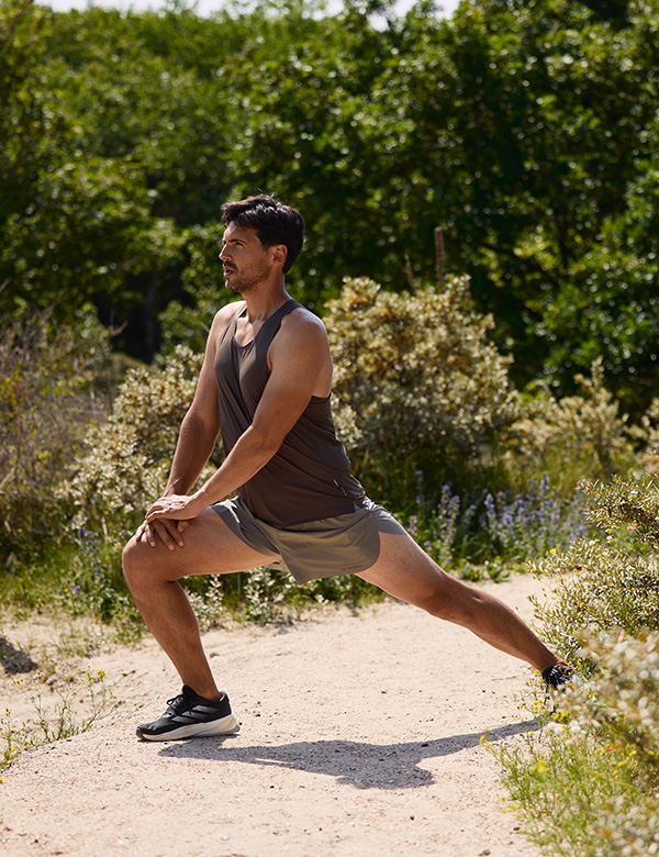 Mannelijk model met bruin haar Yannick