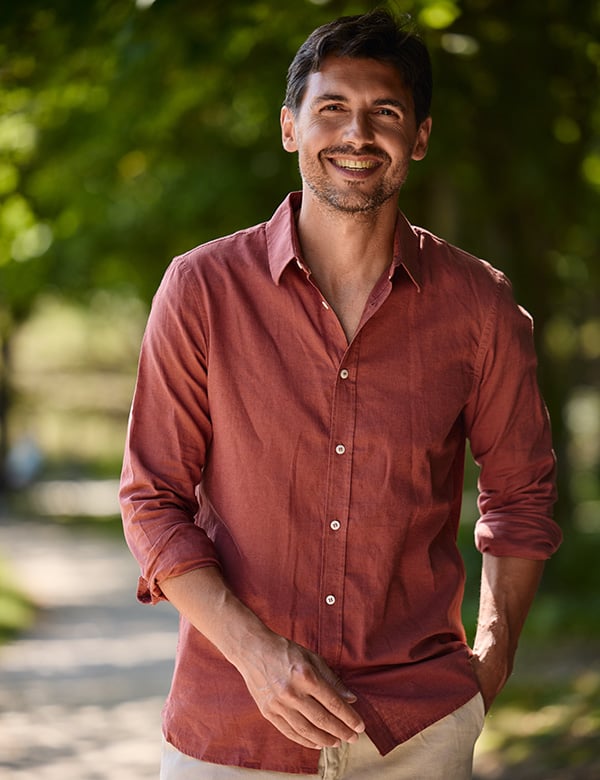 Mannelijk model met bruin haar Yannick