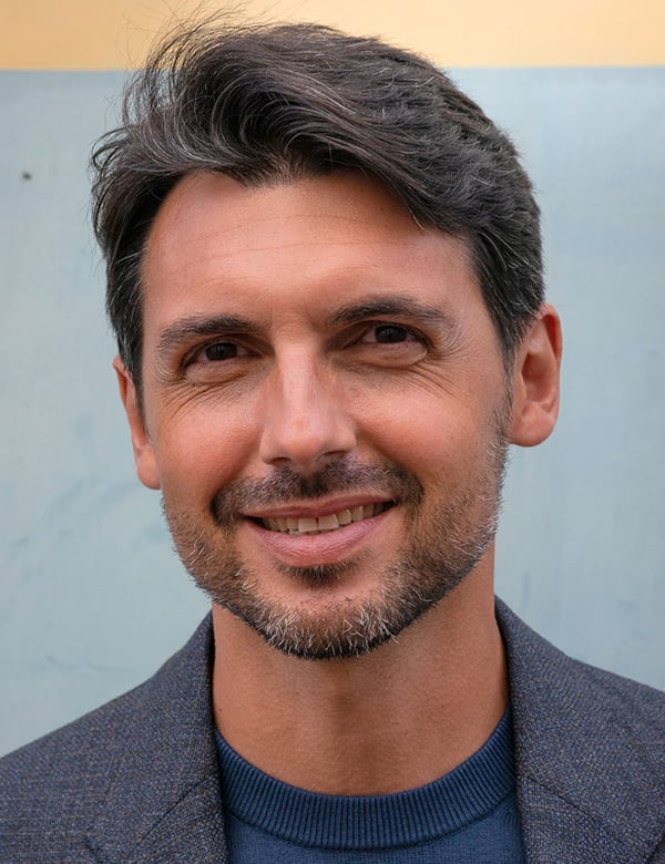 Mannelijk model met bruin haar yannick