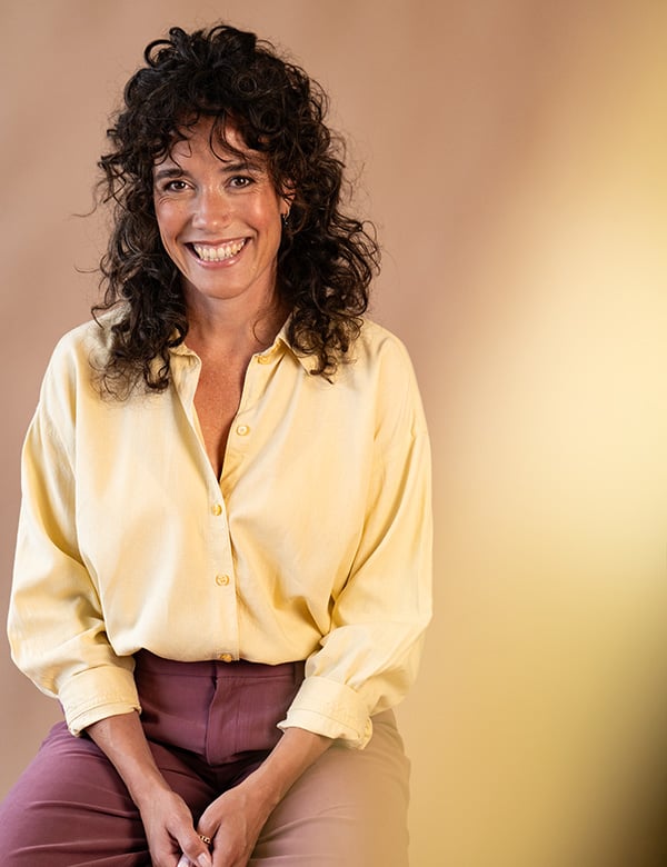 Vrouwelijk model met donkerbruin haar Yanti.