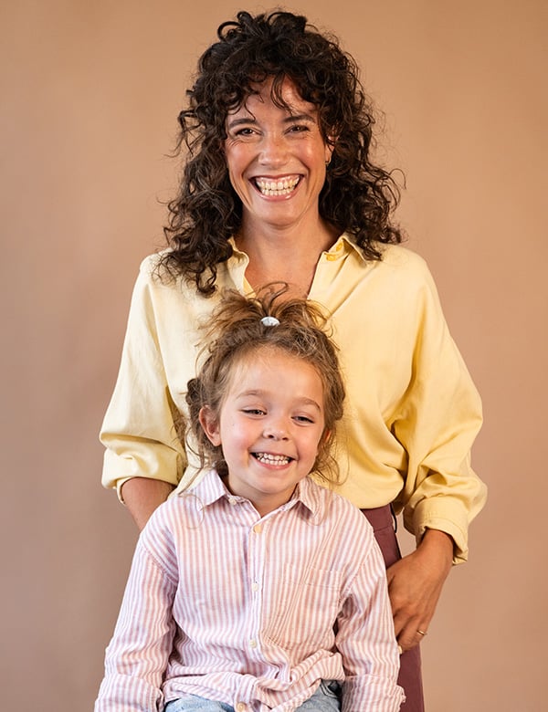 Vrouwelijk model met donkerbruin haar Yanti.