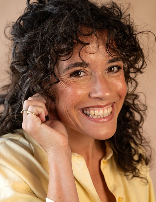 Vrouwelijk model met donkerbruin haar Yanti D.