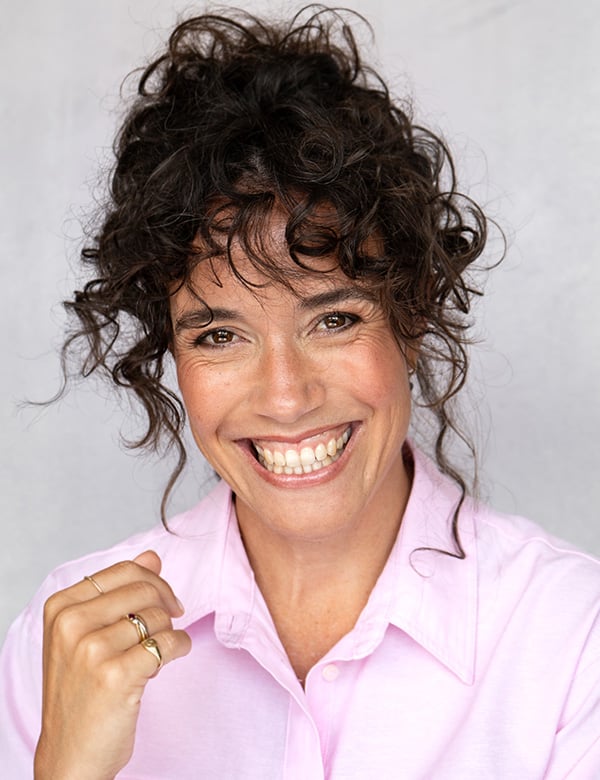 Vrouwelijk model met donkerbruin haar Yanti D.