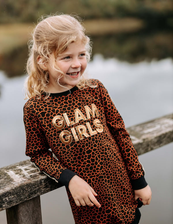 Kindermodel met blond haar Yfke