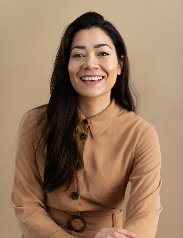 Vrouwelijk model met zwart haar Zerahja.