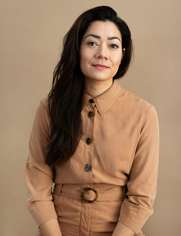 Vrouwelijk model met zwart haar Zerahja.