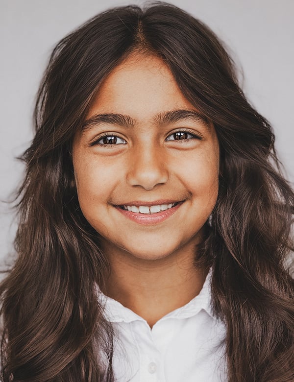Kindermodel met bruin haar zoe d.
