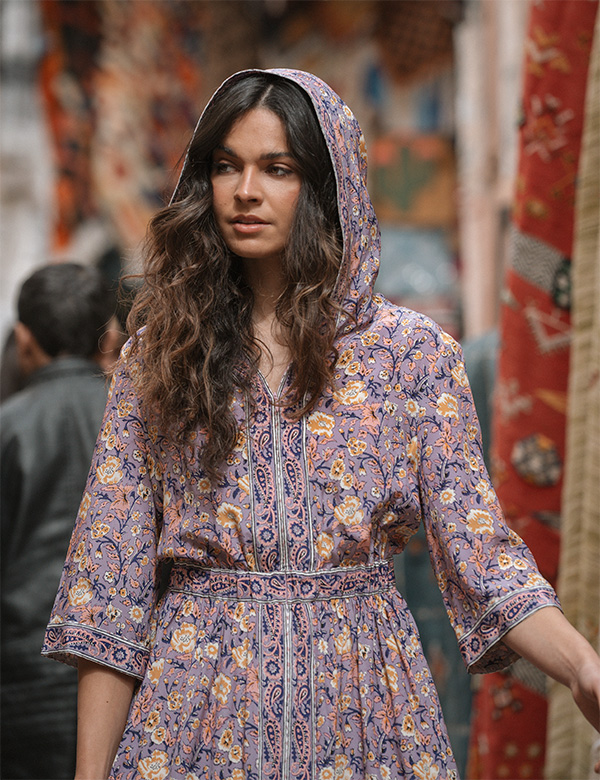 Vrouwelijk model met donkerbruin haar Zohra