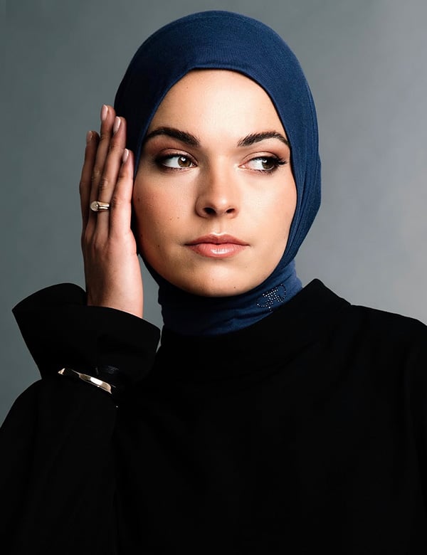 Vrouwelijk model met bruin haar Zohra.