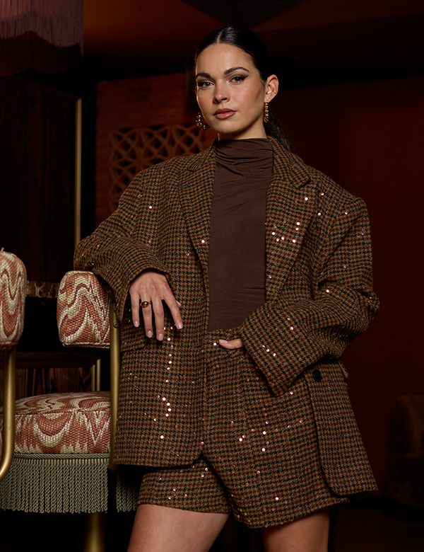 Vrouwelijk model met bruin haar Zohra.