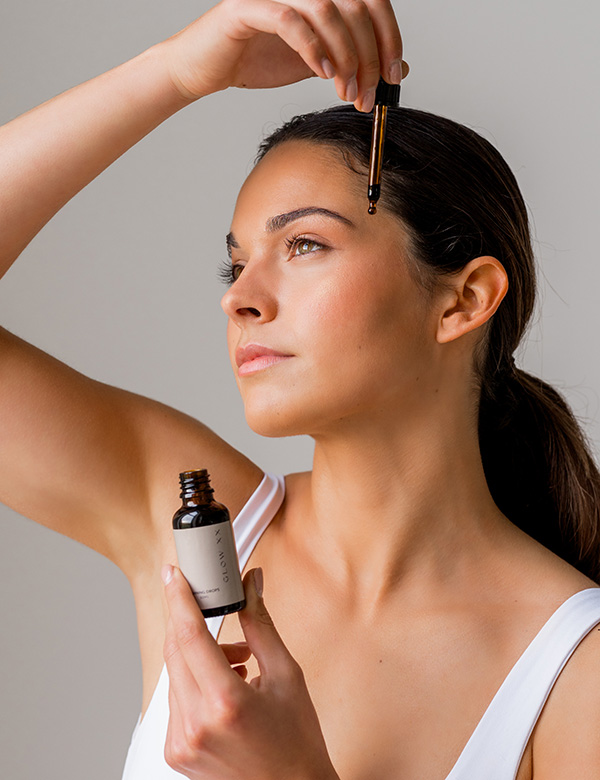 Vrouwelijk model met bruin haar Zohra.