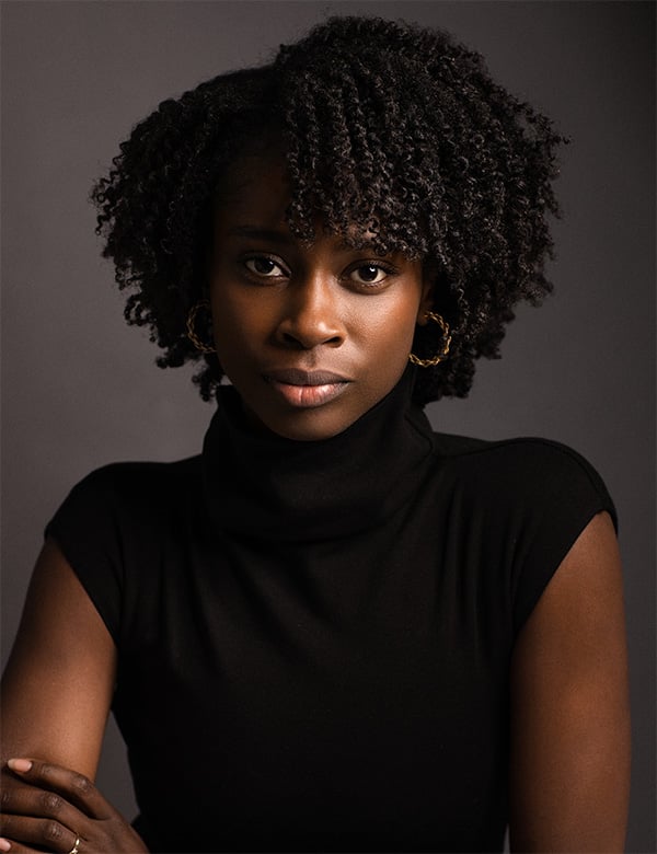 Vrouwelijk model met donkerbruin haar Carolina O.