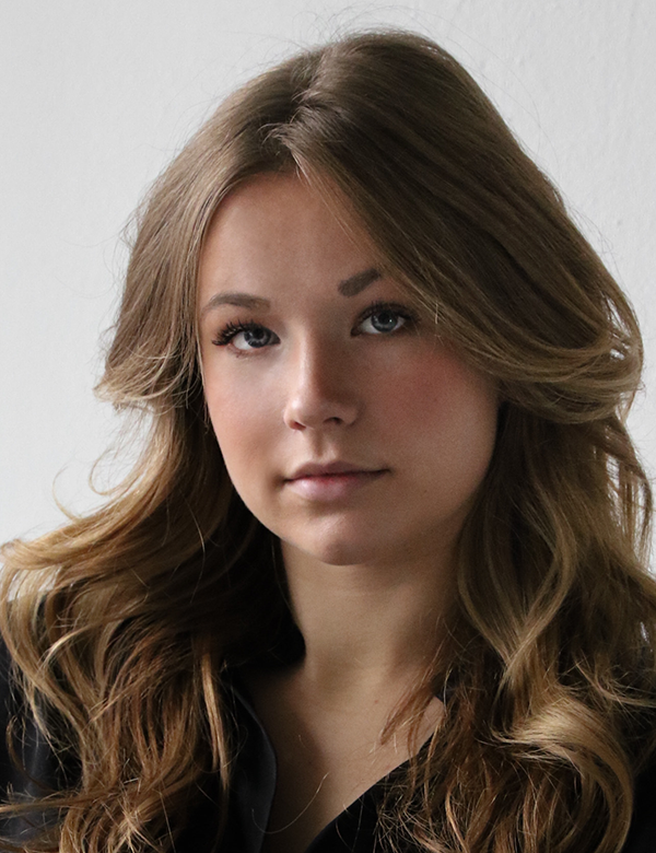 Vrouwelijk model chloe L.