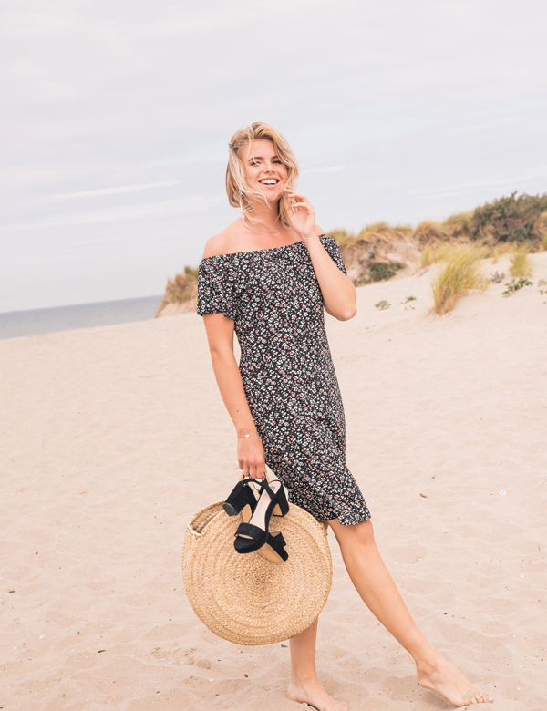 vrouwelijk model met blond haar Danielle