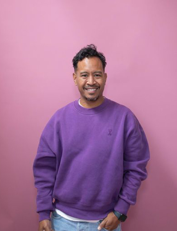 Mannelijk model met donker kort haar Hamid