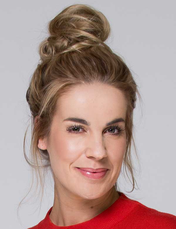 Vrouwelijk model met blond haar kristel