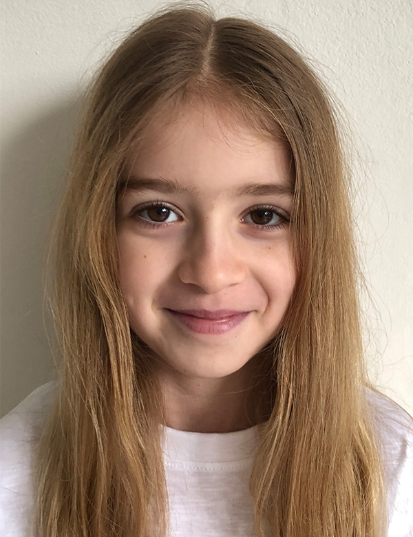 kindermodel met blond haar Lotus