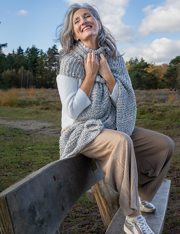 vrouwelijk model met grijs haar Mareann