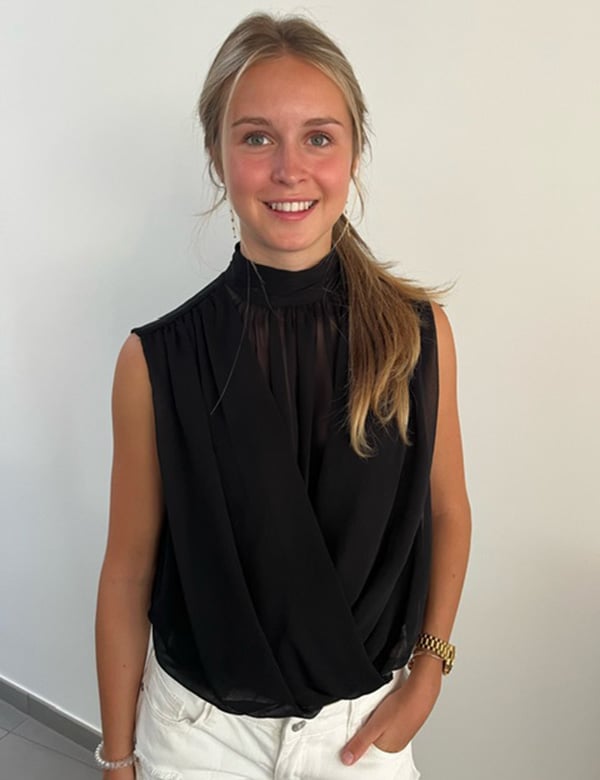 Tienermodel met bruin haar Noemie H.