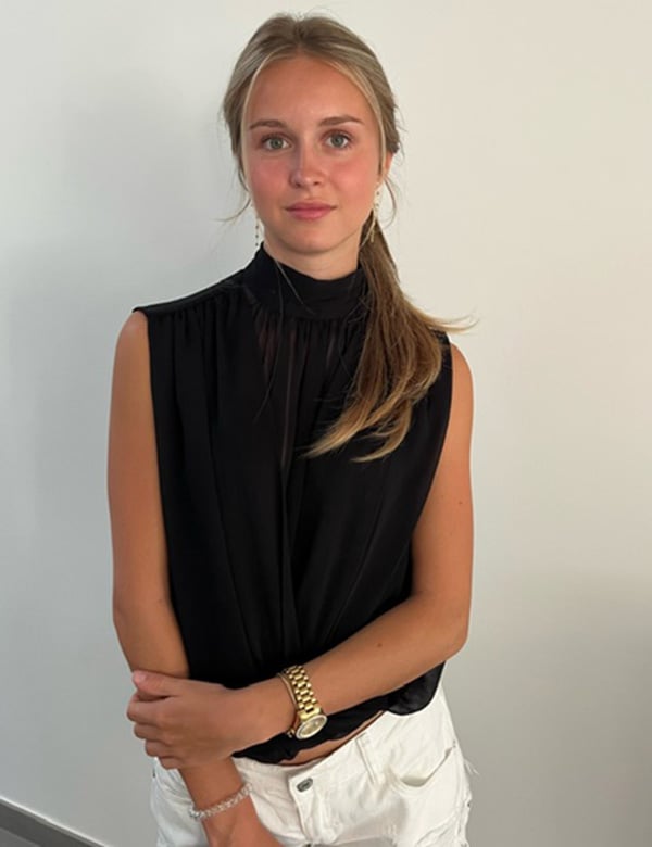 Tienermodel met bruin haar Noemie H.