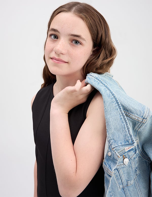 Tienermodel met bruin haar Ninthe