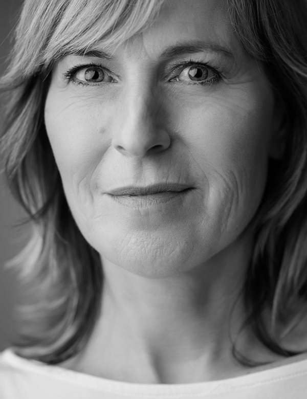 vrouwelijk model met blond haar Odile