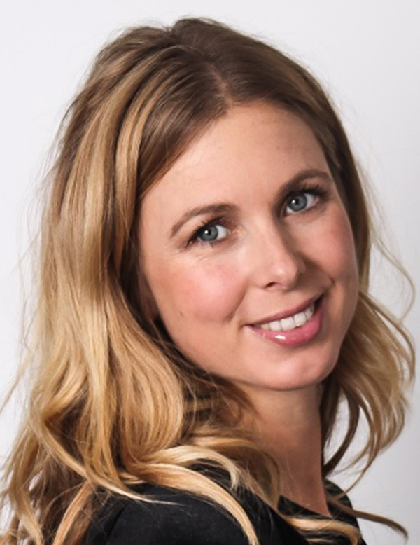 Vrouwelijk model blond haar rosanna w.