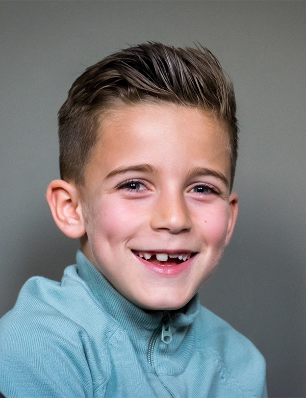 kindermodel met bruin haar Yvan