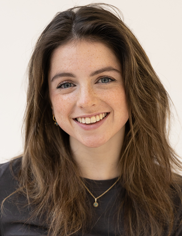 vrouwelijk model donkerbruin haar Annick H.