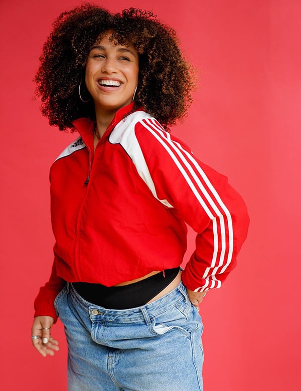 Vrouwelijk model met krullen Chochoe