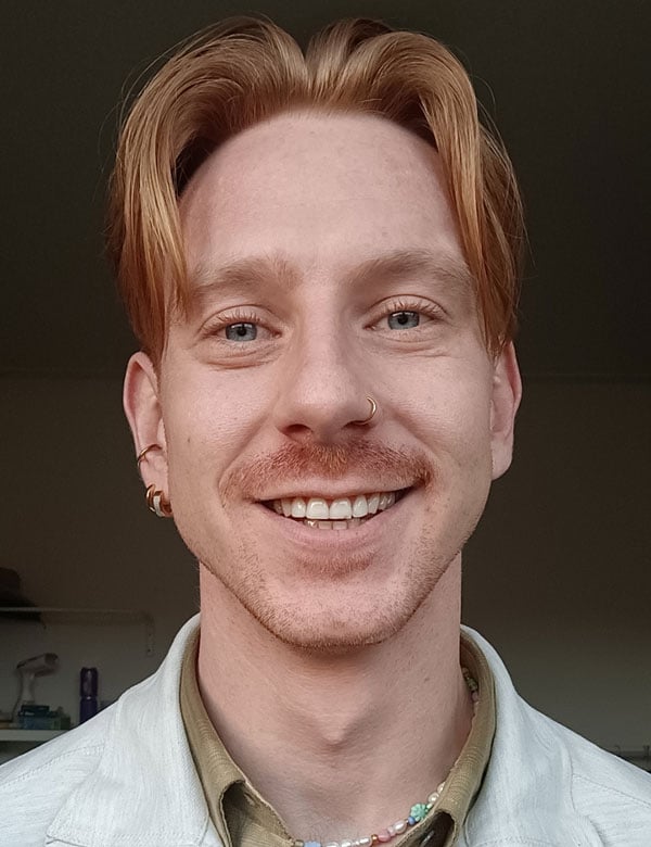 Model Mannelijk model met rood haar dave pi.