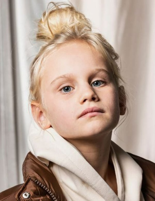 Kindermodel met blond haar florine