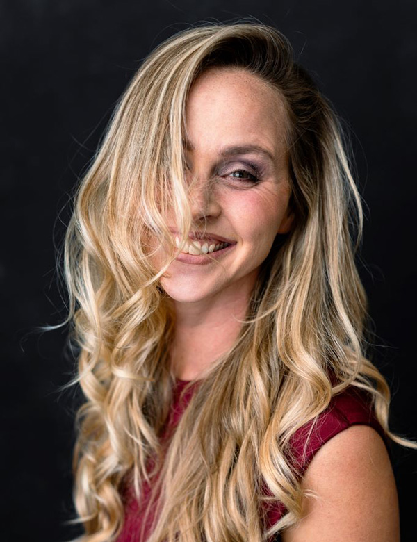 Vrouwelijk model met blond haar Leoni G.