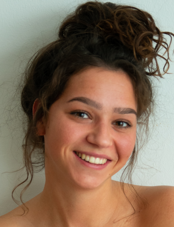 Vrouwelijk fotomodel met bruin haar Ornella