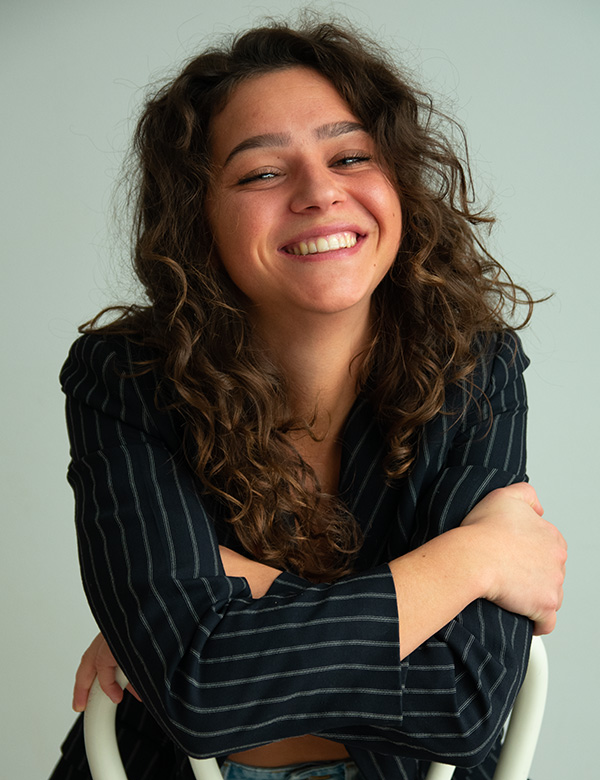 Vrouwelijk model lang bruin haar Ornella