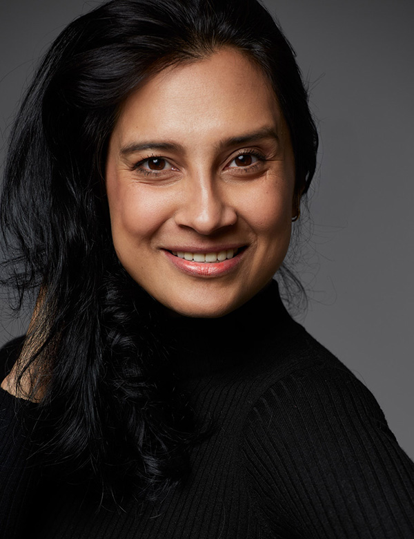 Vrouwelijk model met zwart haar Parul