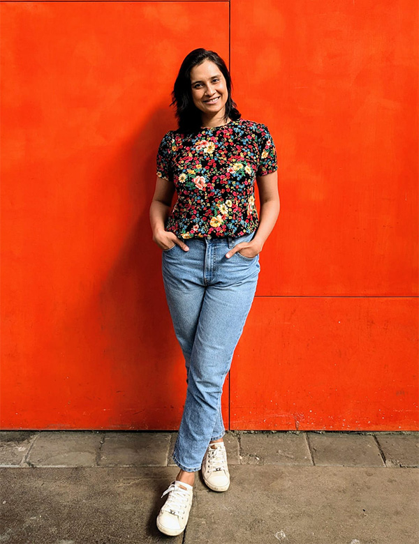 Vrouwelijk model bruin haar Parul