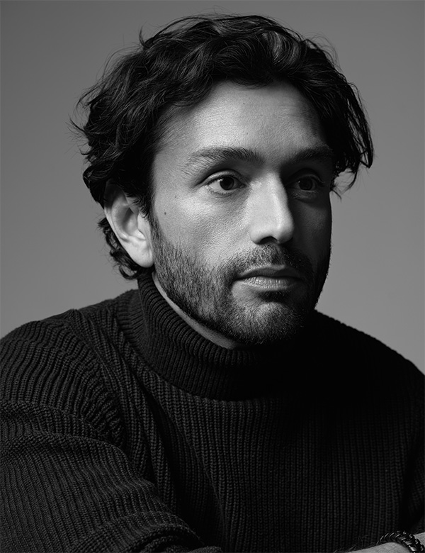 Mannelijk model met donkerbruin haar Saeed