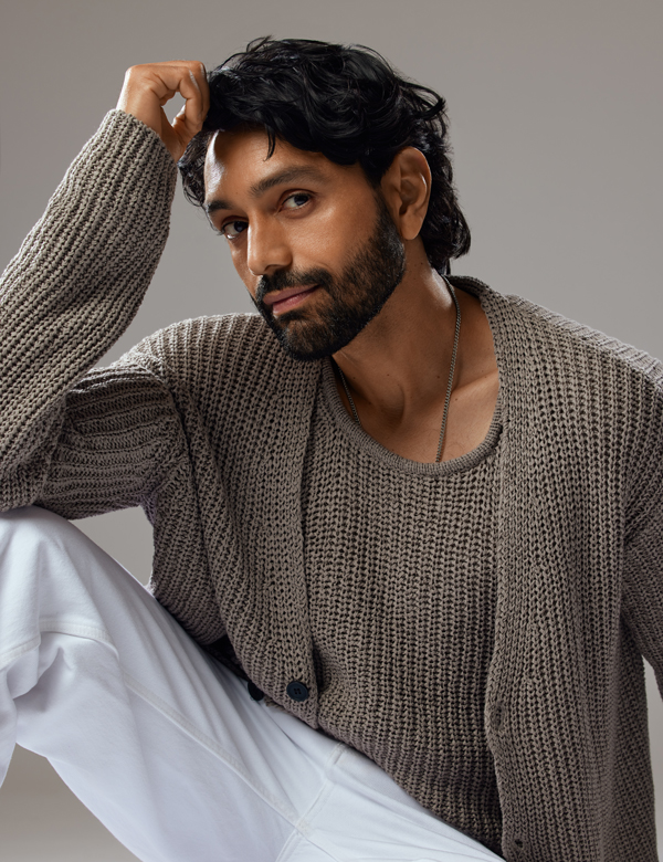 Mannelijk model met zwart haar Saaed