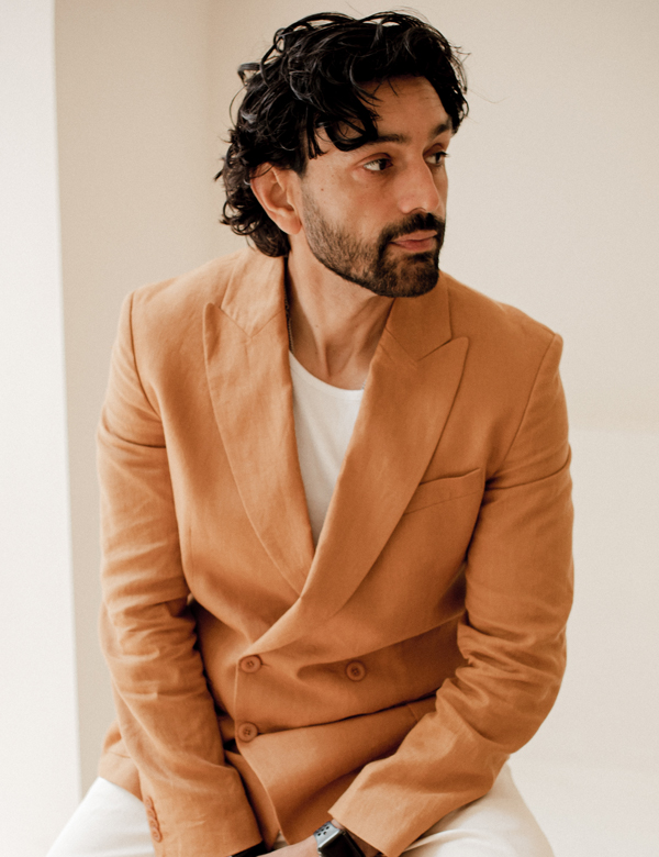 Mannelijk model met zwart haar Saaed