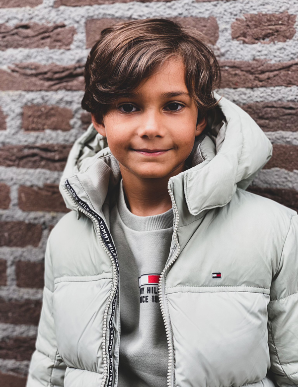 Kindermodel met bruin haar Vinz