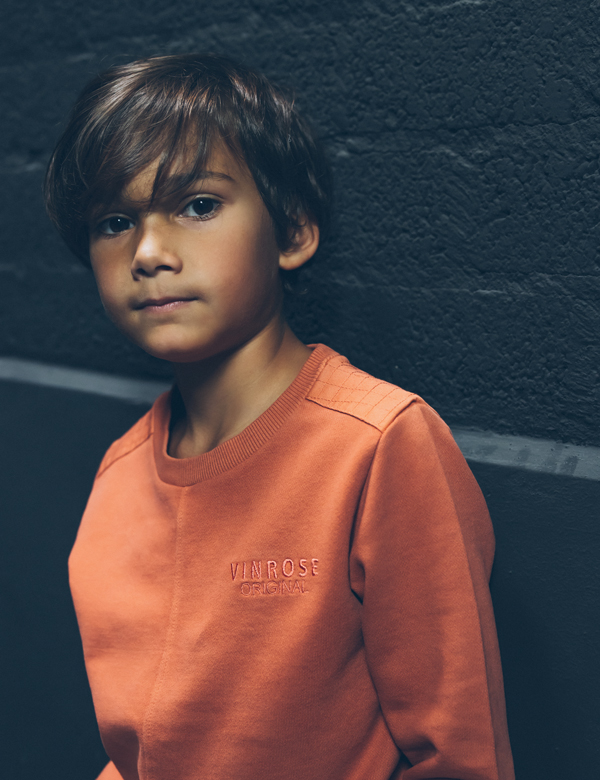 Kindermodel met bruin haar Vinz