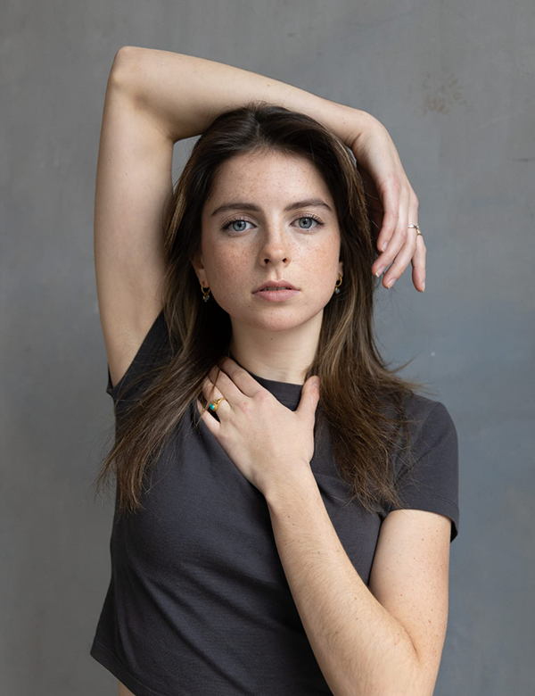 vrouwelijk model donkerbruin haar Annick H.